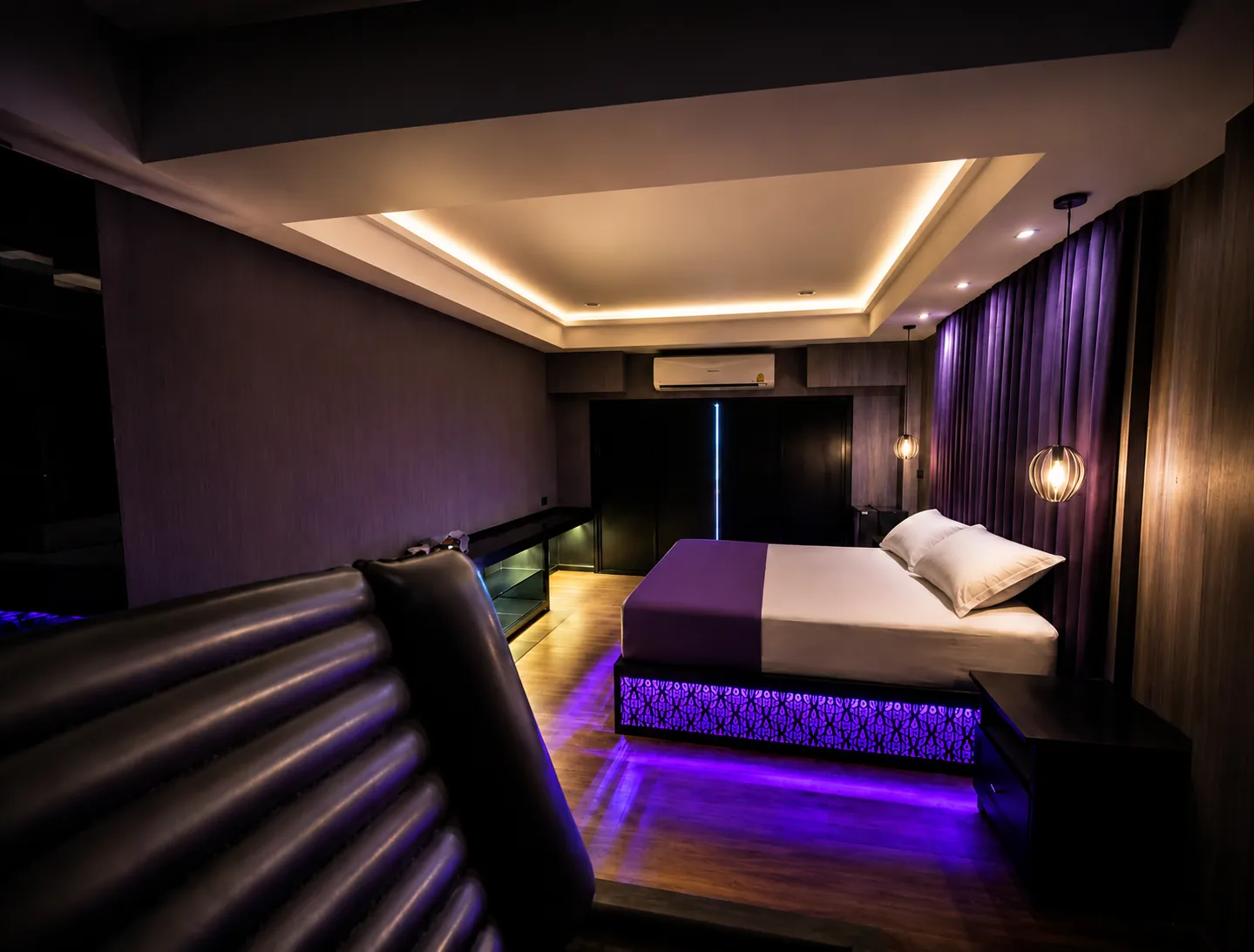 A Nuru House VIP jacuzzi suite in Pattaya, LED-lit bed, nuru mattress and violet chromotherapy lighting